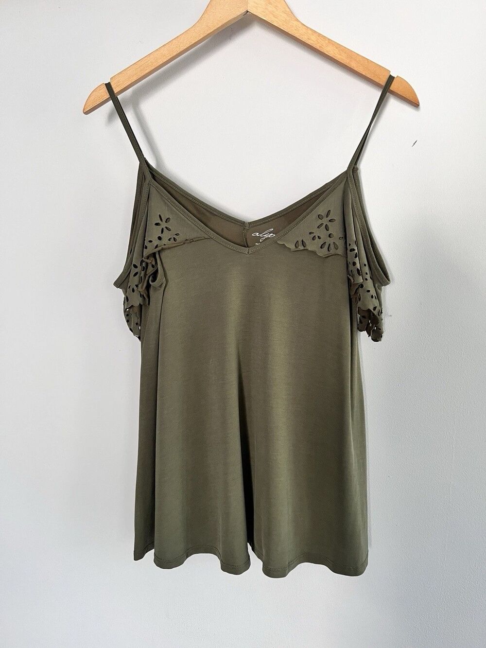 Women’s Alya (Francesca‘s) Medium Green Cold Shoulder Blouse Shirt Flowy ￼